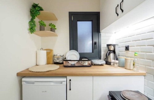 Exarhia Apartment | The Chess Garden of Athens