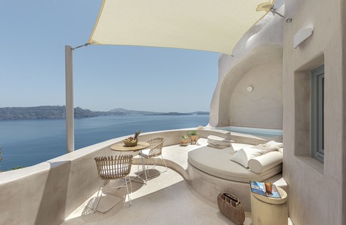 Oia Villa | The Exotic Cave Suite