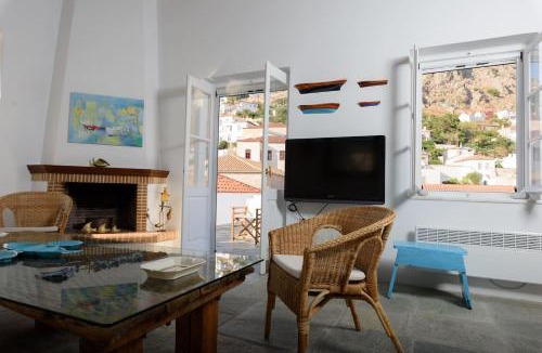 idhra Apartment | The House at the Centre