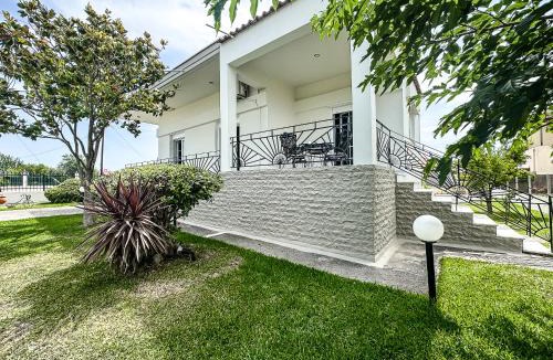 Nea Iraklia Villa | The Serenity Villa #PROPERTLY