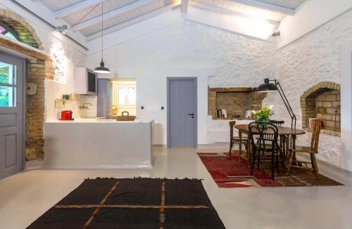 Limni House | The Storage House