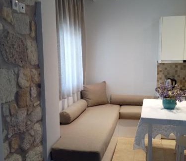 Psathi Apartment | Themonia Kimolos-Agioklima Studio