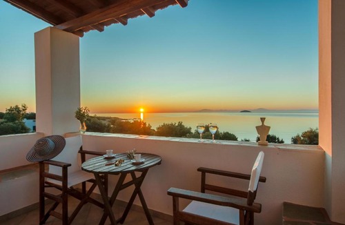 Naxos Apartment | Theonis Villas Naxos 30 meters from the beach