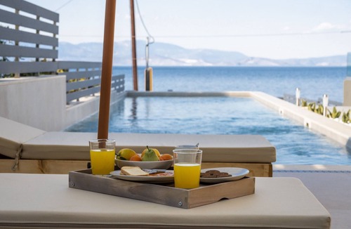 Kato Diminio House | Theros Suites