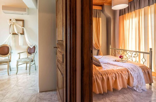 Lagopodo House | This luxury villa is located on a hill in the village of Lagopodo with unobstructed views as far as