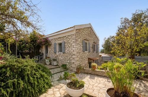 Magazia Apartment | Thodoros in Paxi with 3 bedrooms and 2 bathrooms