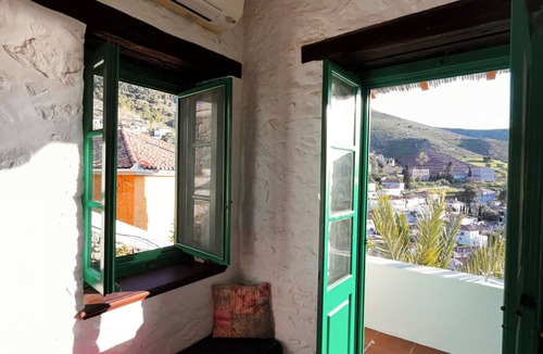 idhra House | Titanas Hydra