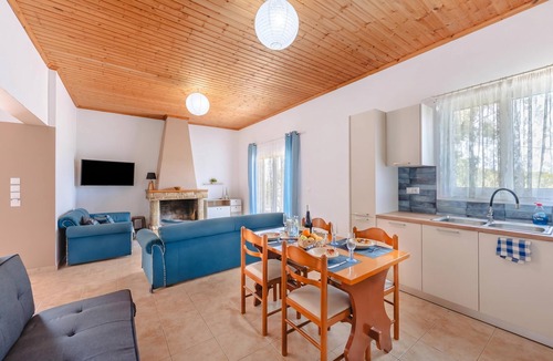 Pyrgos House | To Pournari Beachside Garden House, Korakohori Hleia, Greece
