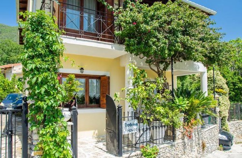 Sivros House | Traditional family villa southern lefkada