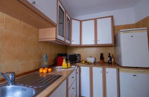 Megalochori House | Traditional House fully-equipped with private yard, at the heart of the village.