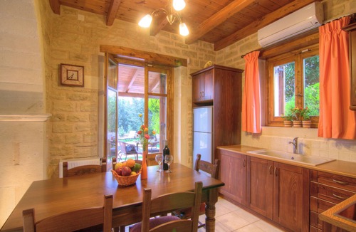 Atsipópoulon Villa | Traditional Stone Villa Near Beach -free WI FI