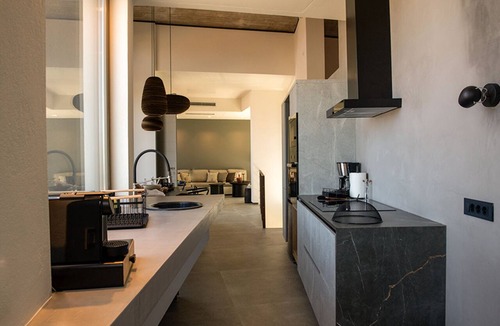 Oia Villa | Triangle Art Villa, Anzo Villas