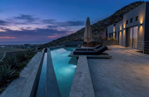 Oia Villa | Triangle Art Villa, Anzo Villas
