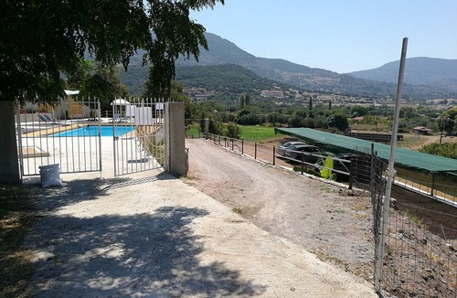 Petra Villa | Troyan Hill Type Mais Νο 2, Garden, Panoramic View & Pool for 2 to 5 adults
