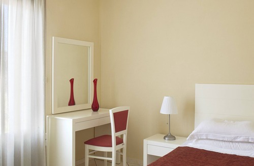 Agios Prokopios Hotel | Two bedroom apartment with one bathroom, sea view, communal pool, breakfast