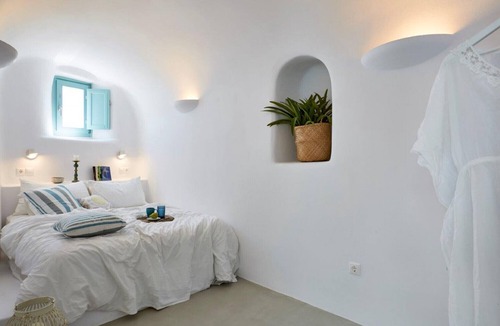 Pyrgos Villa | Two Bedroom Villa with Private Outdoor Jacuzzi