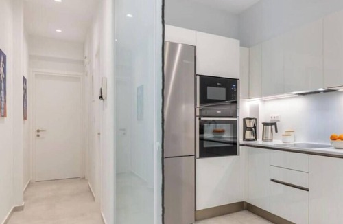 Ampelokipoi Apartment | Upscale central APT, Patio near Hospitals & Metro