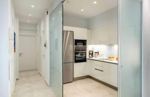 Ampelokipoi Apartment | Upscale central APT, Patio near Hospitals & Metro