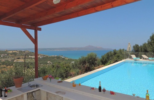 Apokoronas Villa | V. Private Lux. 5 Bedrms, 2 Infinity Pools, Games Room, Cinema, & Gym nr beach.