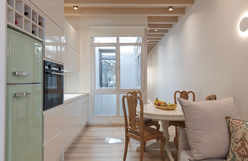 Old Town Rethymnon Apartment | V77 Seafront Leto Suite with roof top hot tub.