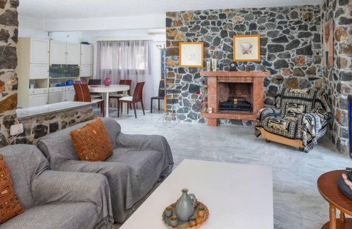 Vathianos Kampos House | Vacation home Kokkini Beach Retreat in Kokkini Hani - 5 persons, 2 bedrooms