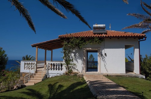 Mochlos House | Vacation home right on the Mediterranean with direct sea access