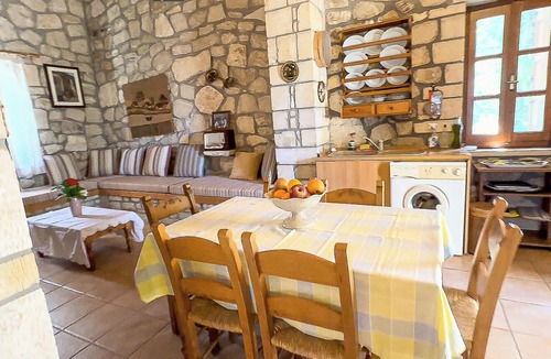 Stavromenos House | Vacation home Stafro Daskalaos, Rethymnon Crete - Watch video on YouTube & scan QR code