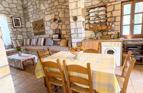 Stavromenos House | Vacation home Stafro Daskalaos, Rethymnon Crete - Watch video on YouTube & scan QR code