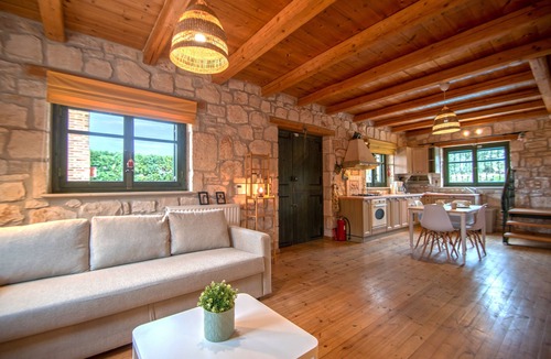 Ano Vasilikos Villa | Valory's Stone House