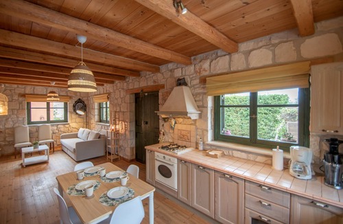 Ano Vasilikos Villa | Valory's Stone House