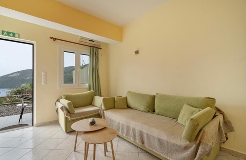 Mikros Gialos Apartment | Vardia Room