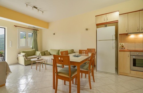 Mikros Gialos Apartment | Vardia Room
