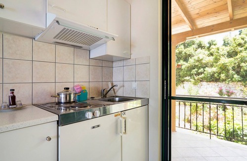 Mikros Gialos Apartment | Vardia Studio A Holiday Apartment with Sea View, Wi-Fi & Balcony