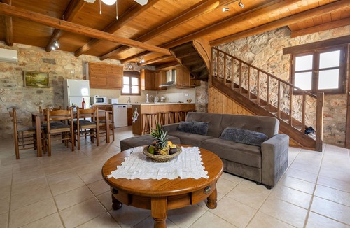 Porto Koukla House | Vardiola Houses - Traditional 3 Bedroom House