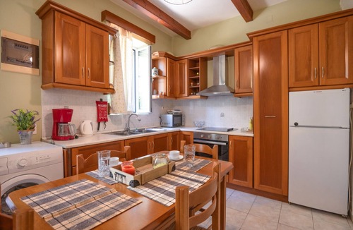 Old Town Apartment | Vasiliki House: Corfu Town Apartment Next to amenities