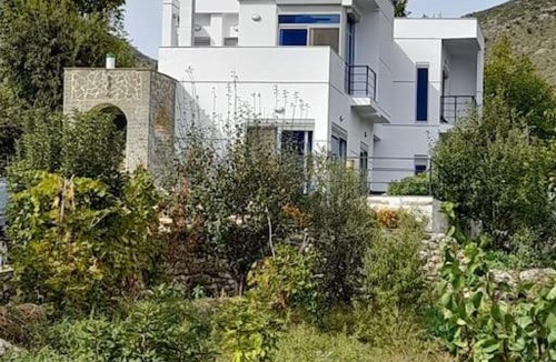 Fushebardhe Villa | Vila Hoxha, Mezhgoran