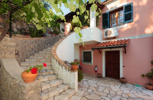 Pirgi Apartment | Vill Pergola Elli, holiday apartment in Corfu, Greece with stunning sea view!
