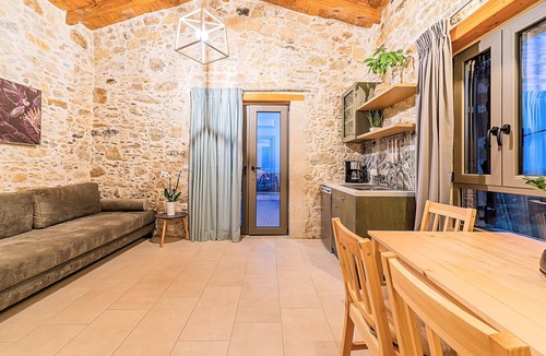 Agia Paraskevi Villa | Villa Akalli | Private Pool & Hot Tub in a Restored Venetian Residence