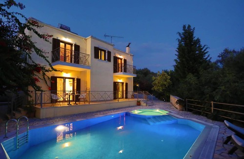 Magazia Villa | Villa Aloni in Paxi with 2 bedrooms and 3 bathrooms