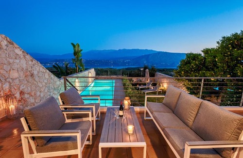 Sternes Villa | Villa Anemi