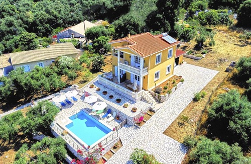 Agios Spyridon Corfu Apartment | Villa Annabell, holiday accommodation for 2 people with sea view.