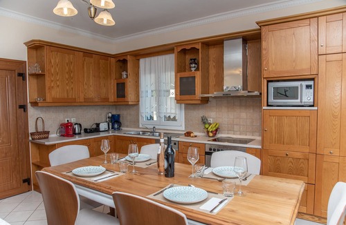 Nisaki Villa | Villa Antoula is a stylish and modern villa for a relaxing vacation.