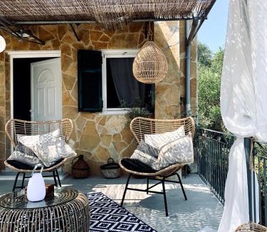 Liapades House | Villa Aspros - Restauriertes Steinhaus nahe Rovinia