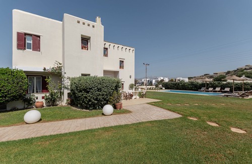 Agios Prokopios Villa | Villa Aurora with Private Pool & Jacuzzi Naxos
