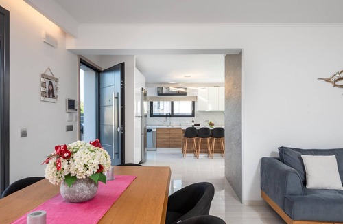 Petaloudes House | Villa Billys by Interhome