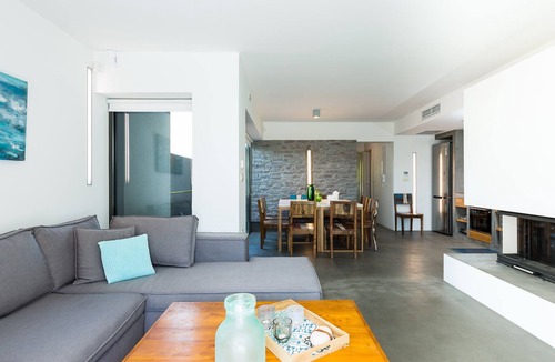 Aspro Villa | Villa Blanche - White Mountain Gaze by etouri