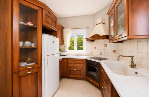 Gerani Villa | Villa Chloe - Four Bedroom Villa, Sleeps 8