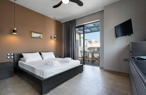 Agia Marina Villa | Villa Cicada Chania, Beachside Villa with Seaview, Car included 🚗🌊
