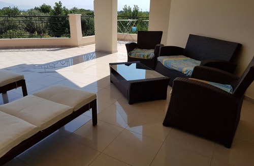 Aigialeia House | Villa "Dimitris" mit Blick auf das Wasser by Interhome