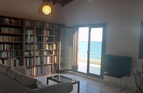 Mola Kalyva Villa | Villa directly by the sea